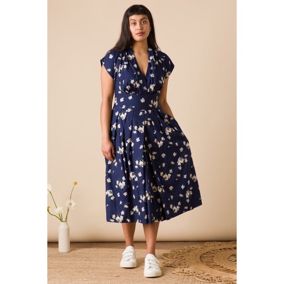 Emily and Fin Flora Freesia Retro 40’s Dress Sz UK 8 US 4 XS Navy Floral - Picture 2 of 14